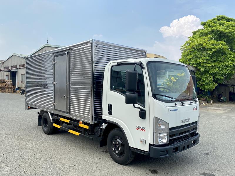 Xe tải Isuzu 1t9 đầu vuông QMR