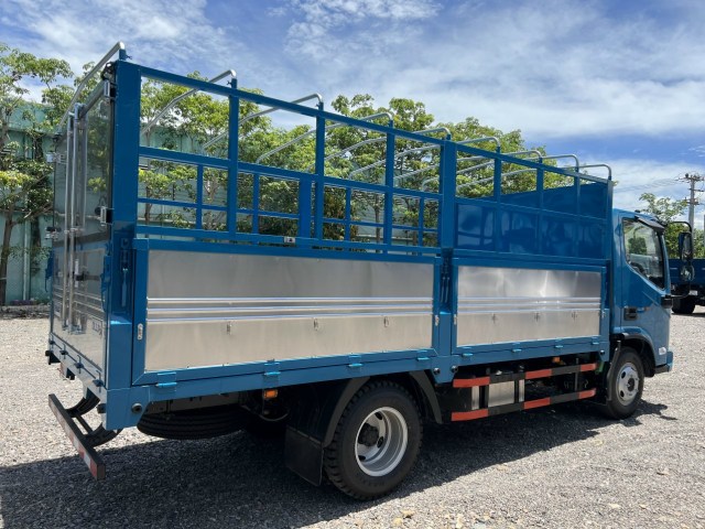 xe-tai-3t5-thaco-3tan5-ollin-s700-thung-mui-bat-xanh_1-1652076416