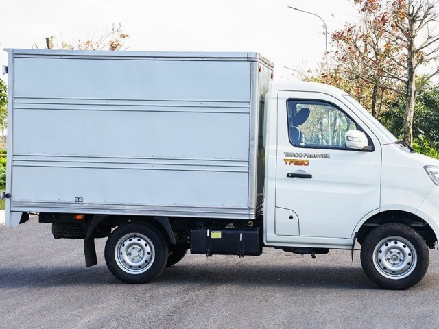 Xe tải Thaco Frontier TF220 thùng kín 990kg